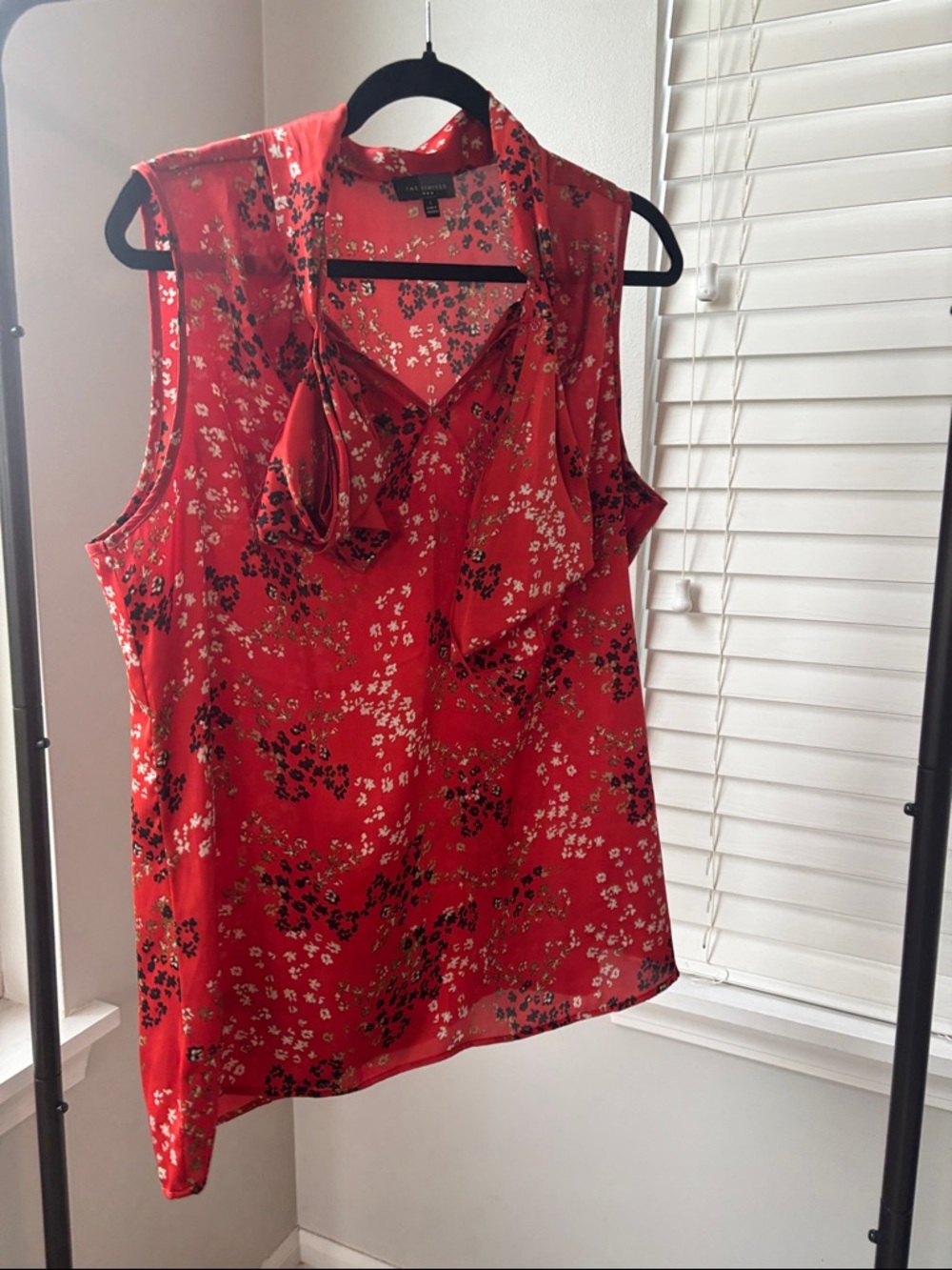 The Limited Red Floral Tie-Neck Sleeveless Blouse